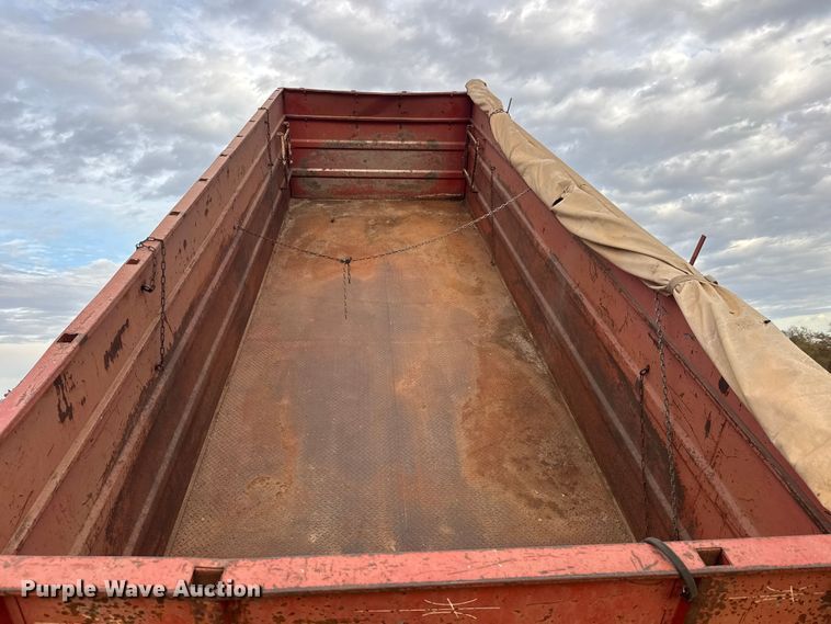 image for item NA9932 1975 Ford 750 grain truck