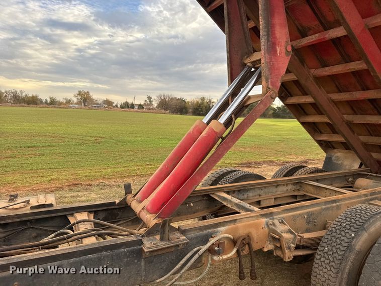 image for item NA9932 1975 Ford 750 grain truck