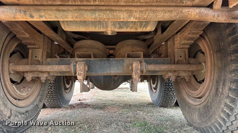 image for item NA9932 1975 Ford 750 grain truck