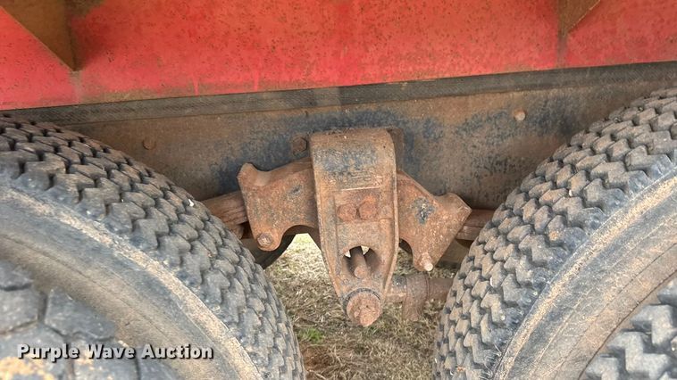 image for item NA9932 1975 Ford 750 grain truck