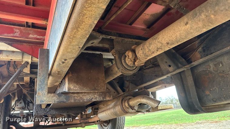 image for item NA9932 1975 Ford 750 grain truck