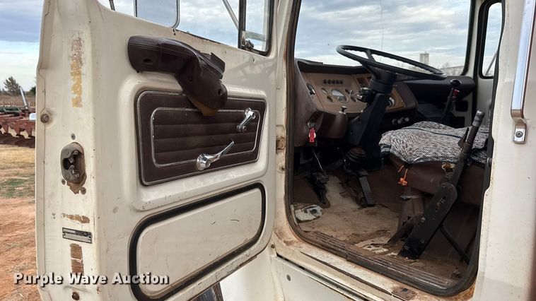 image for item NA9932 1975 Ford 750 grain truck