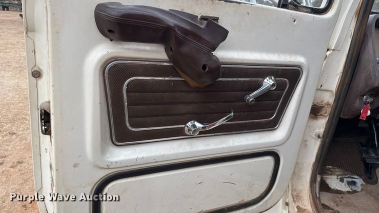 image for item NA9932 1975 Ford 750 grain truck