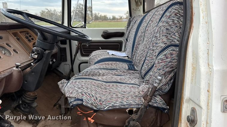 image for item NA9932 1975 Ford 750 grain truck