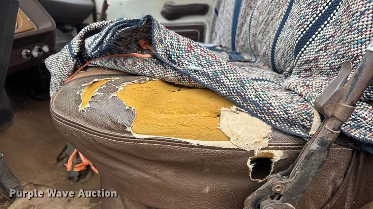 image for item NA9932 1975 Ford 750 grain truck