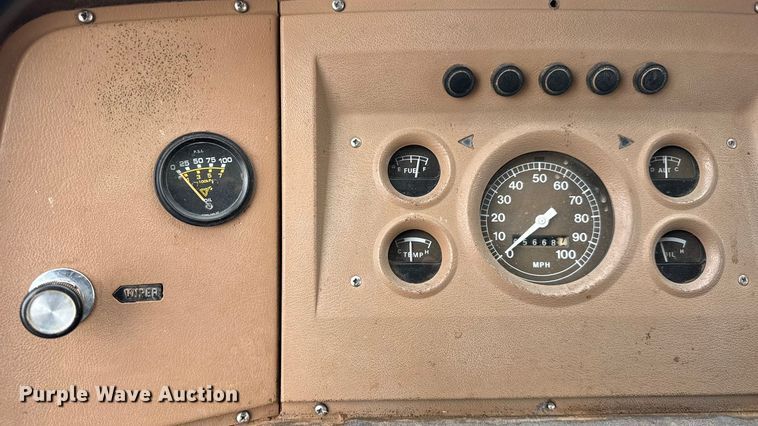 image for item NA9932 1975 Ford 750 grain truck