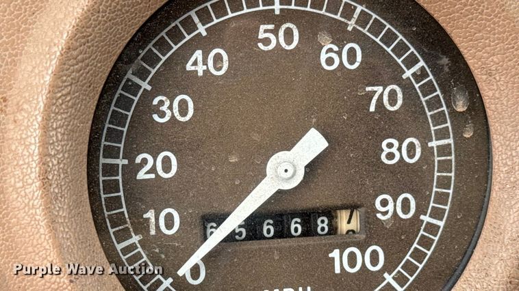 image for item NA9932 1975 Ford 750 grain truck