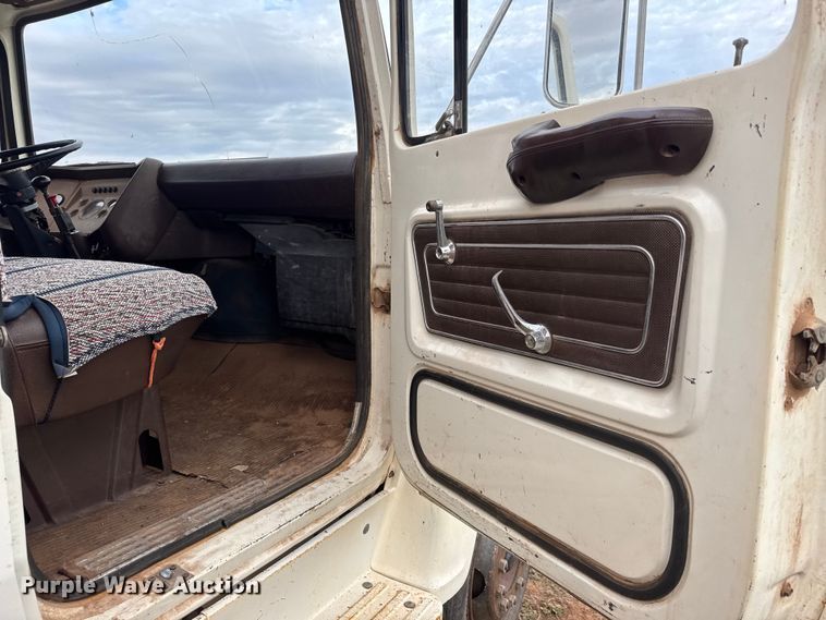 image for item NA9932 1975 Ford 750 grain truck