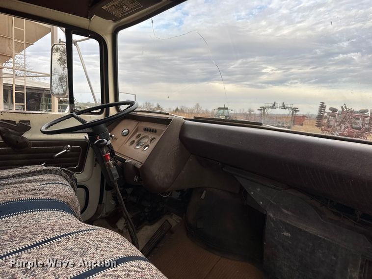 image for item NA9932 1975 Ford 750 grain truck