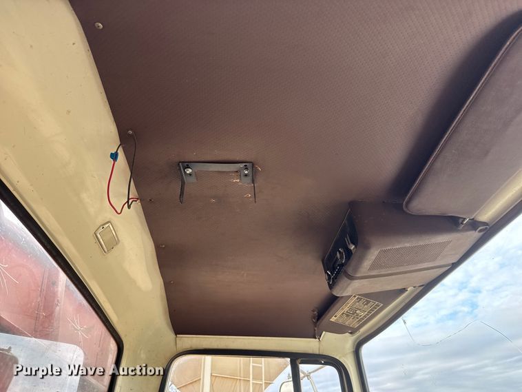 image for item NA9932 1975 Ford 750 grain truck