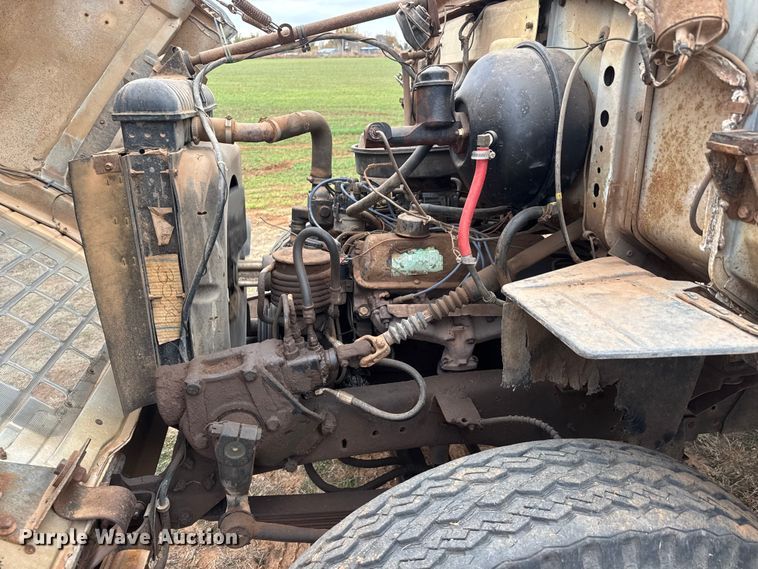 image for item NA9932 1975 Ford 750 grain truck