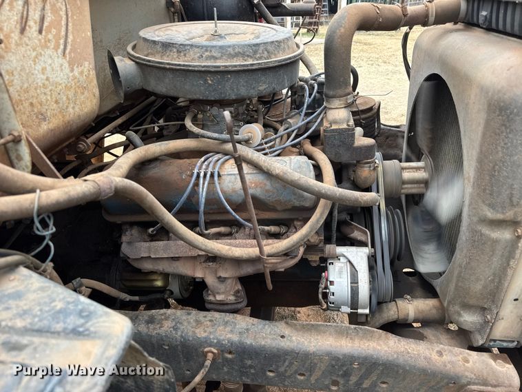 image for item NA9932 1975 Ford 750 grain truck