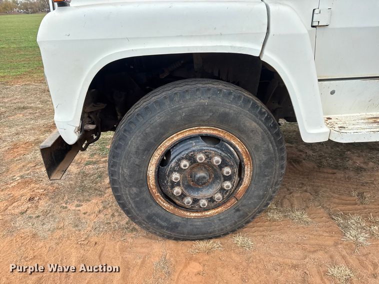 image for item NA9932 1975 Ford 750 grain truck