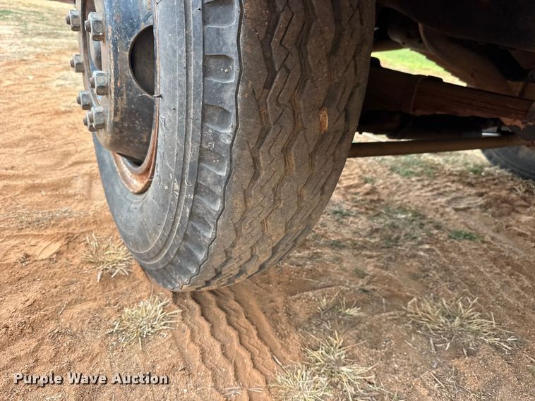 image for item NA9932 1975 Ford 750 grain truck