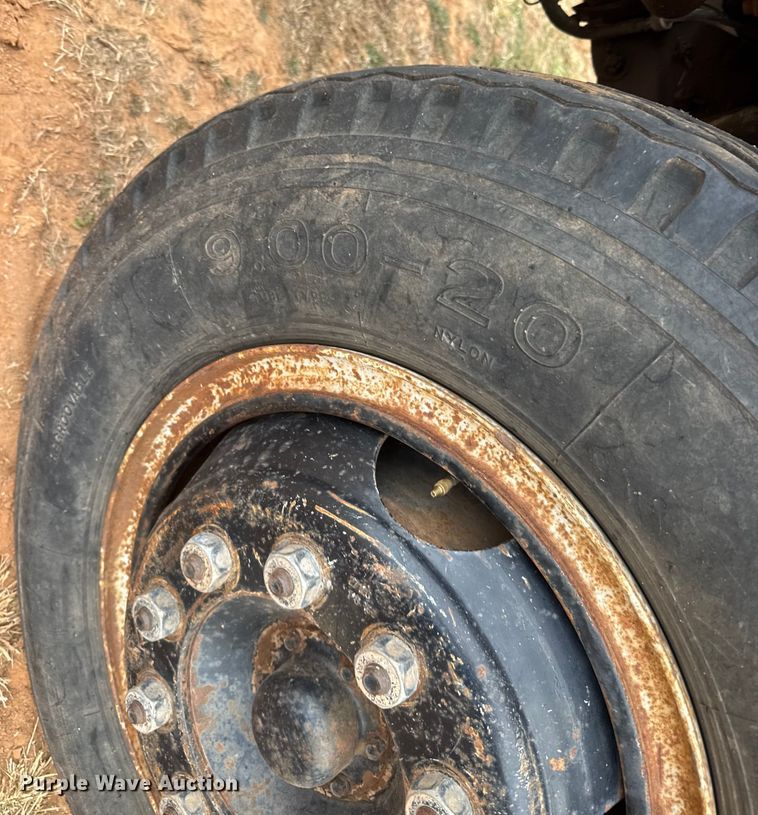 image for item NA9932 1975 Ford 750 grain truck