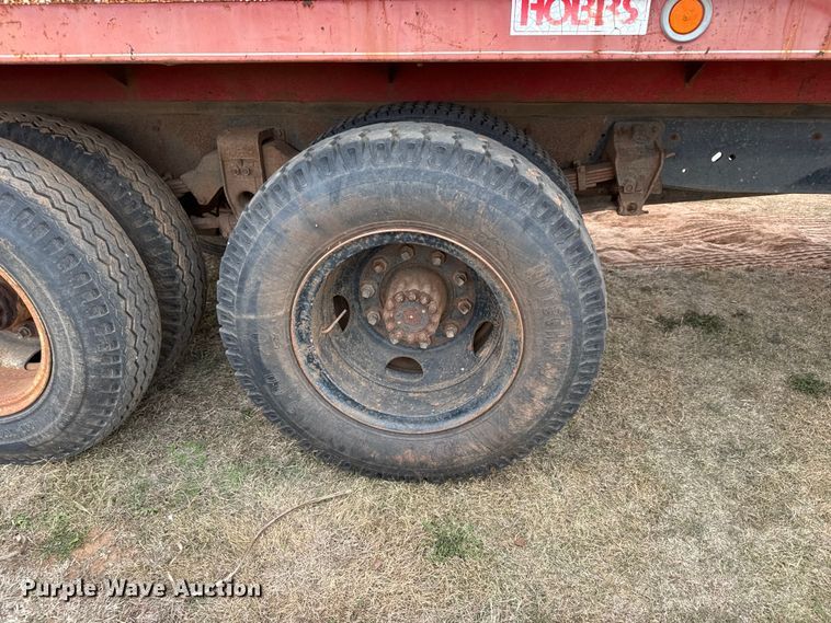 image for item NA9932 1975 Ford 750 grain truck