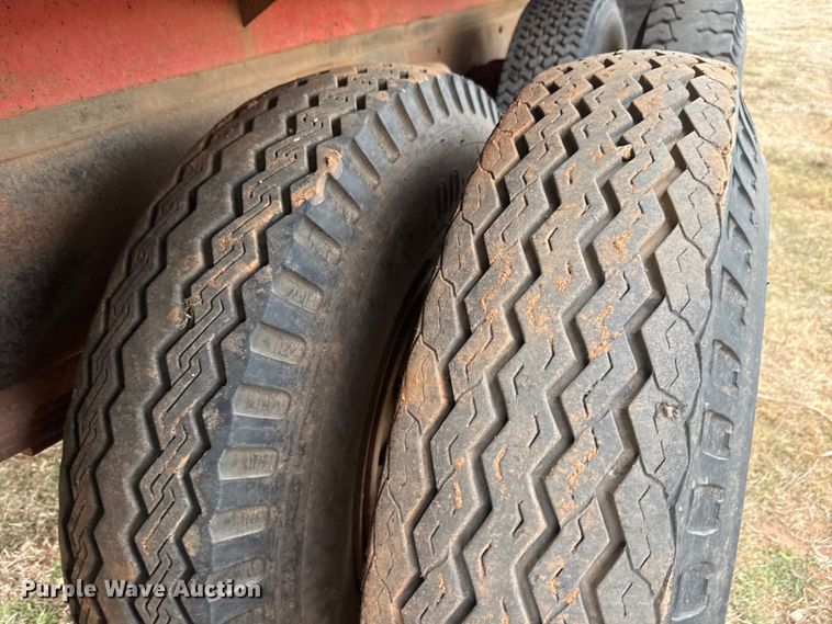 image for item NA9932 1975 Ford 750 grain truck