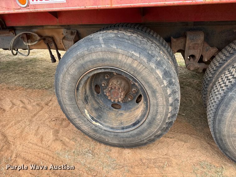 image for item NA9932 1975 Ford 750 grain truck