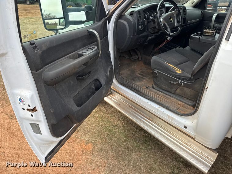 image for item NA9933 2009 Chevrolet Silverado 3500 HD dump bale bed pickup truck