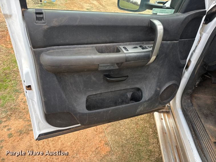 image for item NA9933 2009 Chevrolet Silverado 3500 HD dump bale bed pickup truck