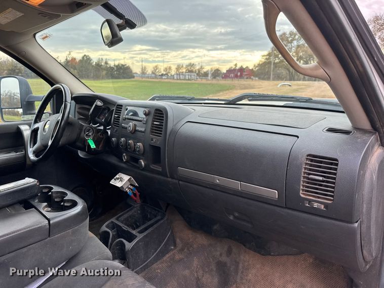 image for item NA9933 2009 Chevrolet Silverado 3500 HD dump bale bed pickup truck