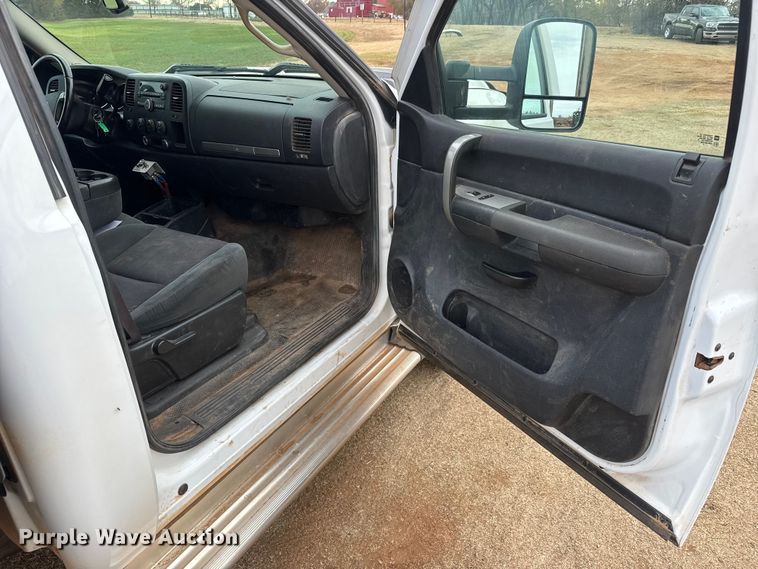 image for item NA9933 2009 Chevrolet Silverado 3500 HD dump bale bed pickup truck