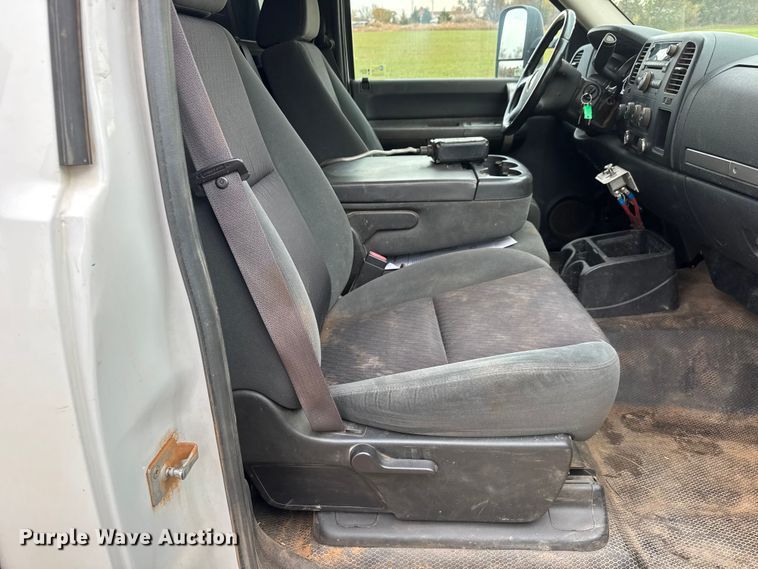 image for item NA9933 2009 Chevrolet Silverado 3500 HD dump bale bed pickup truck