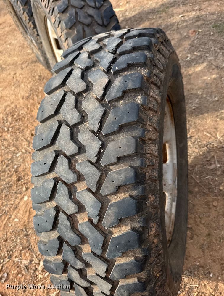 image for item NA9933 2009 Chevrolet Silverado 3500 HD dump bale bed pickup truck