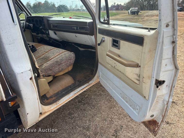 image for item NA9934 1982 Chevrolet C30 Scottsdale flatbed pickup truck