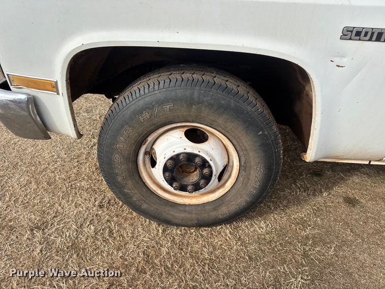 image for item NA9934 1982 Chevrolet C30 Scottsdale flatbed pickup truck