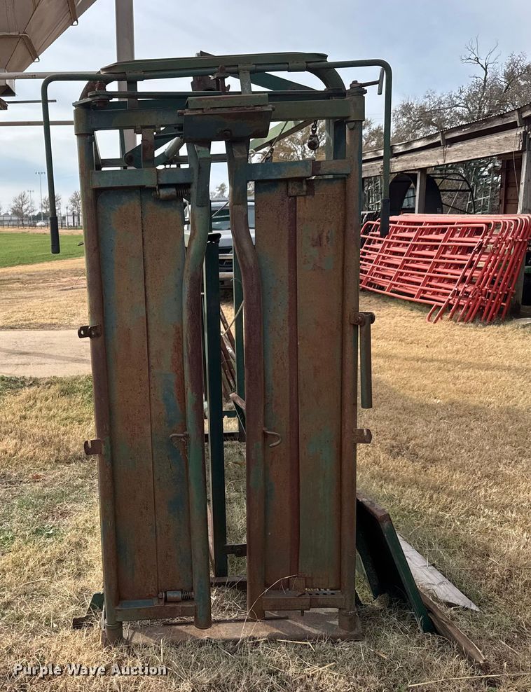 image for item NA9935 Livestock equipment