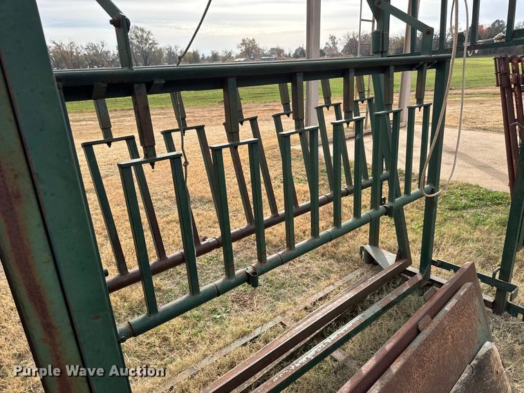 image for item NA9935 Livestock equipment