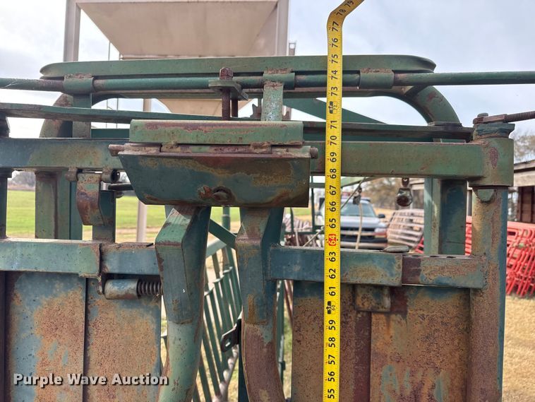 image for item NA9935 Livestock equipment