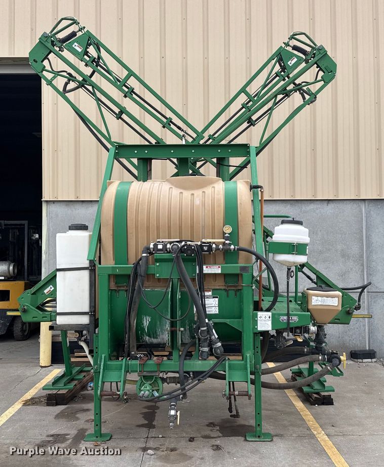 image for item NA9961 Great Plains CF500 sprayer