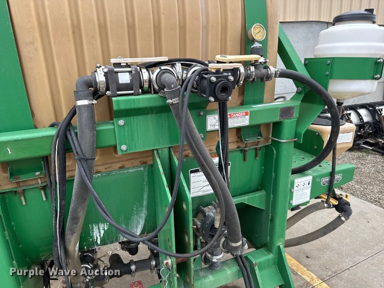 image for item NA9961 Great Plains CF500 sprayer