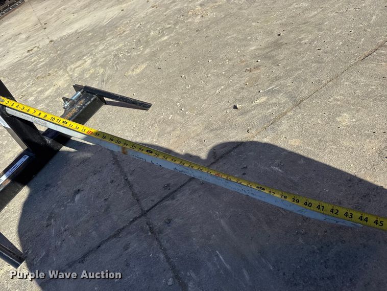 image for item NA9992 Tri-L 3PT-2200 I-Match bale spear