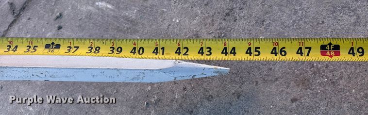 image for item NA9992 Tri-L 3PT-2200 I-Match bale spear