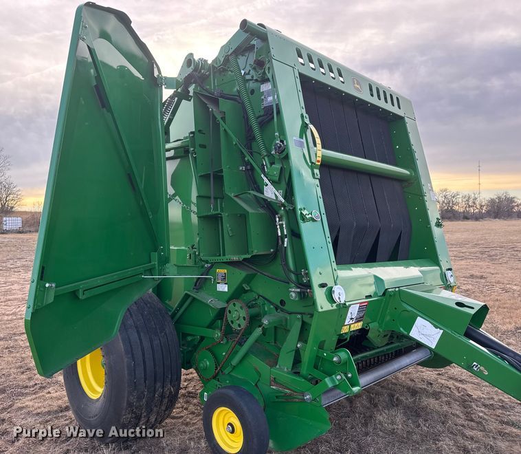 image for item NB9023 2020 John Deere 560R round baler