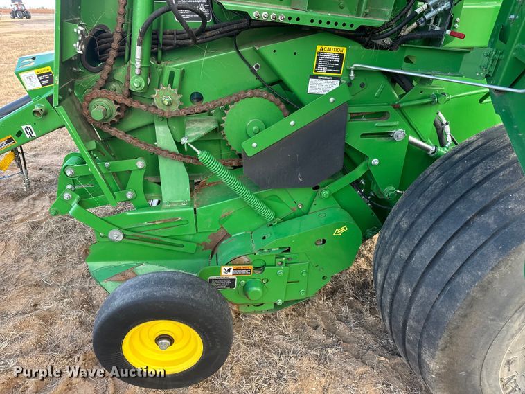 image for item NB9023 2020 John Deere 560R round baler