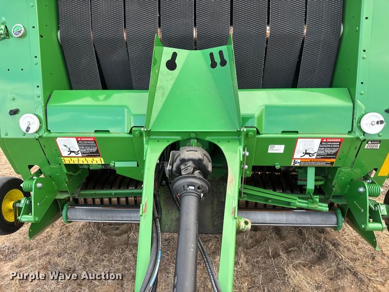 image for item NB9023 2020 John Deere 560R round baler