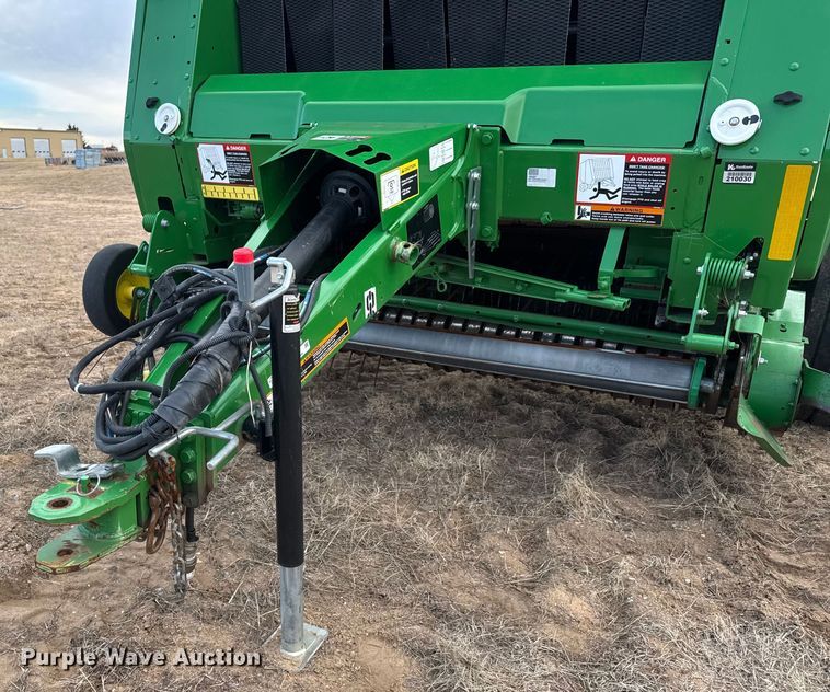 image for item NB9023 2020 John Deere 560R round baler