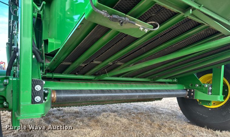 image for item NB9023 2020 John Deere 560R round baler