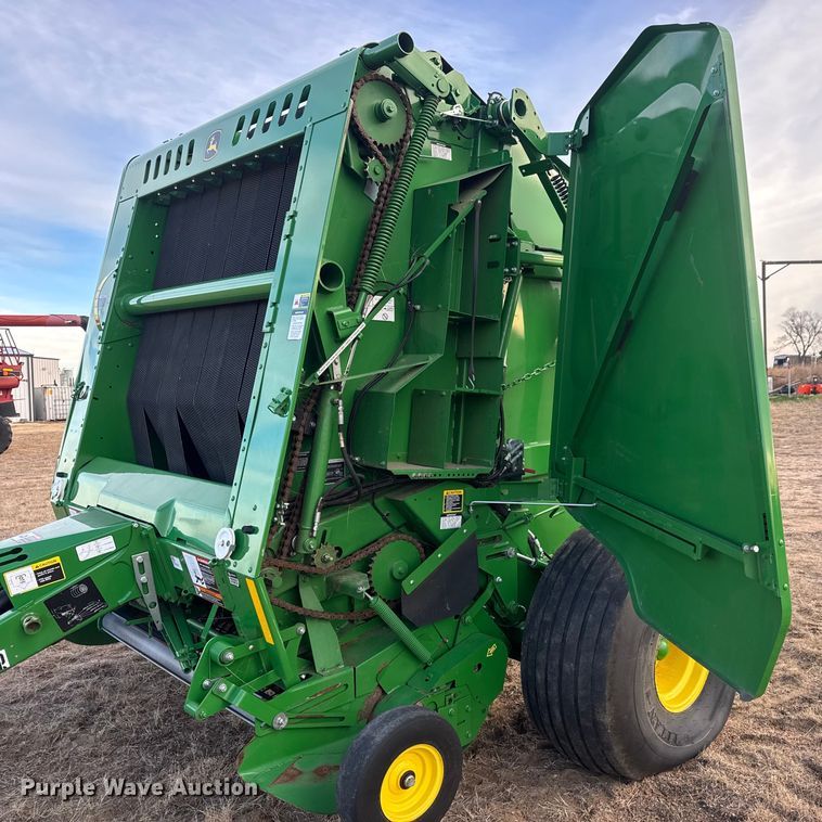 image for item NB9023 2020 John Deere 560R round baler