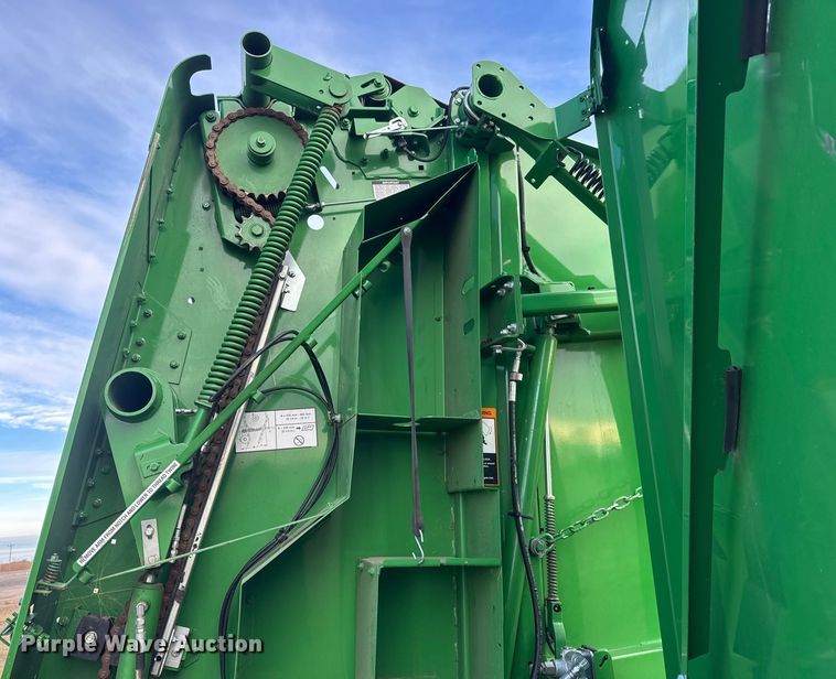 image for item NB9023 2020 John Deere 560R round baler