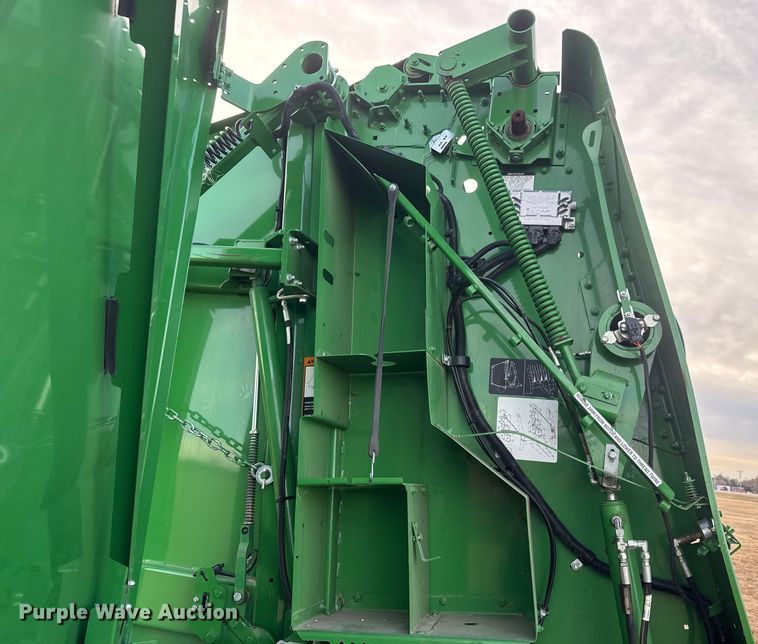 image for item NB9023 2020 John Deere 560R round baler