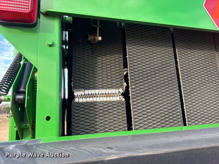 image for item NB9023 2020 John Deere 560R round baler