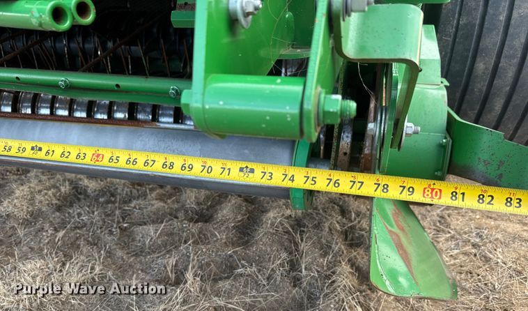 image for item NB9023 2020 John Deere 560R round baler