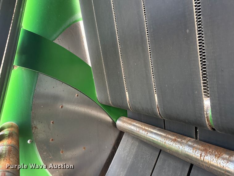 image for item NB9023 2020 John Deere 560R round baler