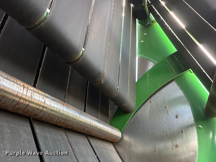 image for item NB9023 2020 John Deere 560R round baler