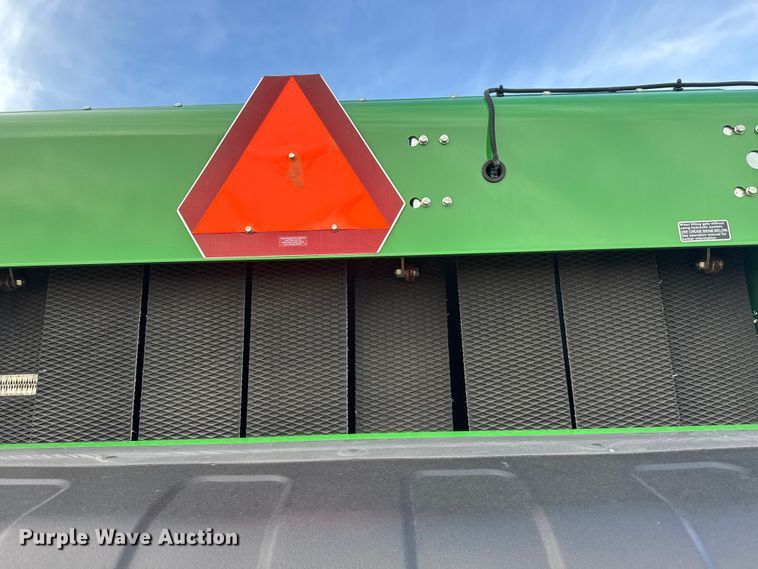 image for item NB9023 2020 John Deere 560R round baler